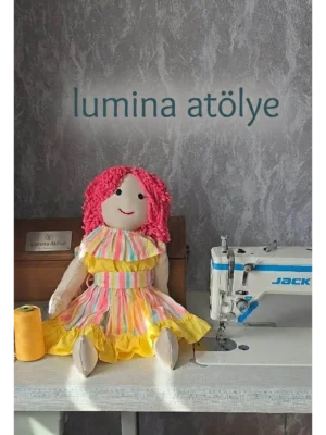fusya-sacli-gokkusagi-cizgili-elbiseli-el-yapimi-bez-bebek-uyku-arkadasi