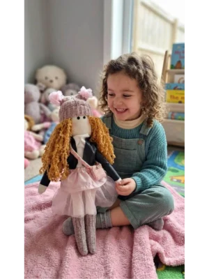 siyah-ceketli-pembe-tullu-ponponlu-bereli-el-yapimi-bez-bebek